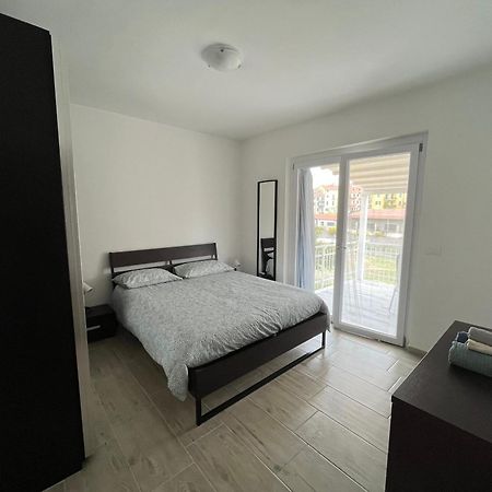 Il Gattino Di Porto - Apt 5 - Bilocale Terrazzo Piscina Imperia Buitenkant foto